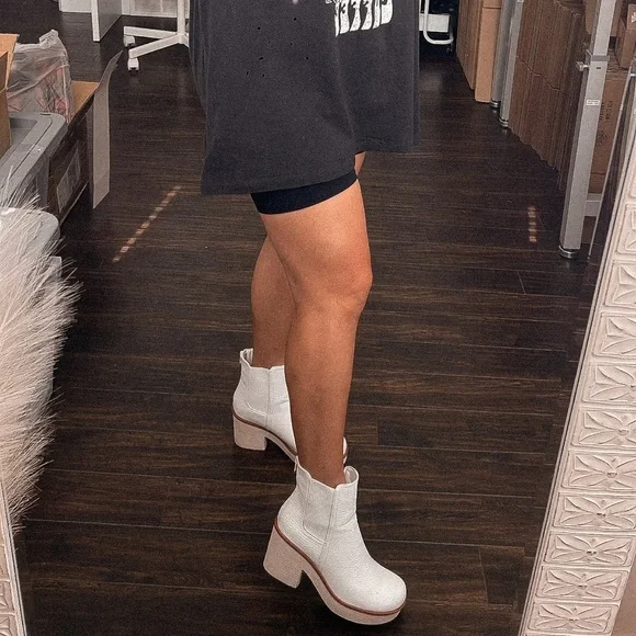 ❌SOLD OUT❌take me with you croc booties - Picture 8 of 10